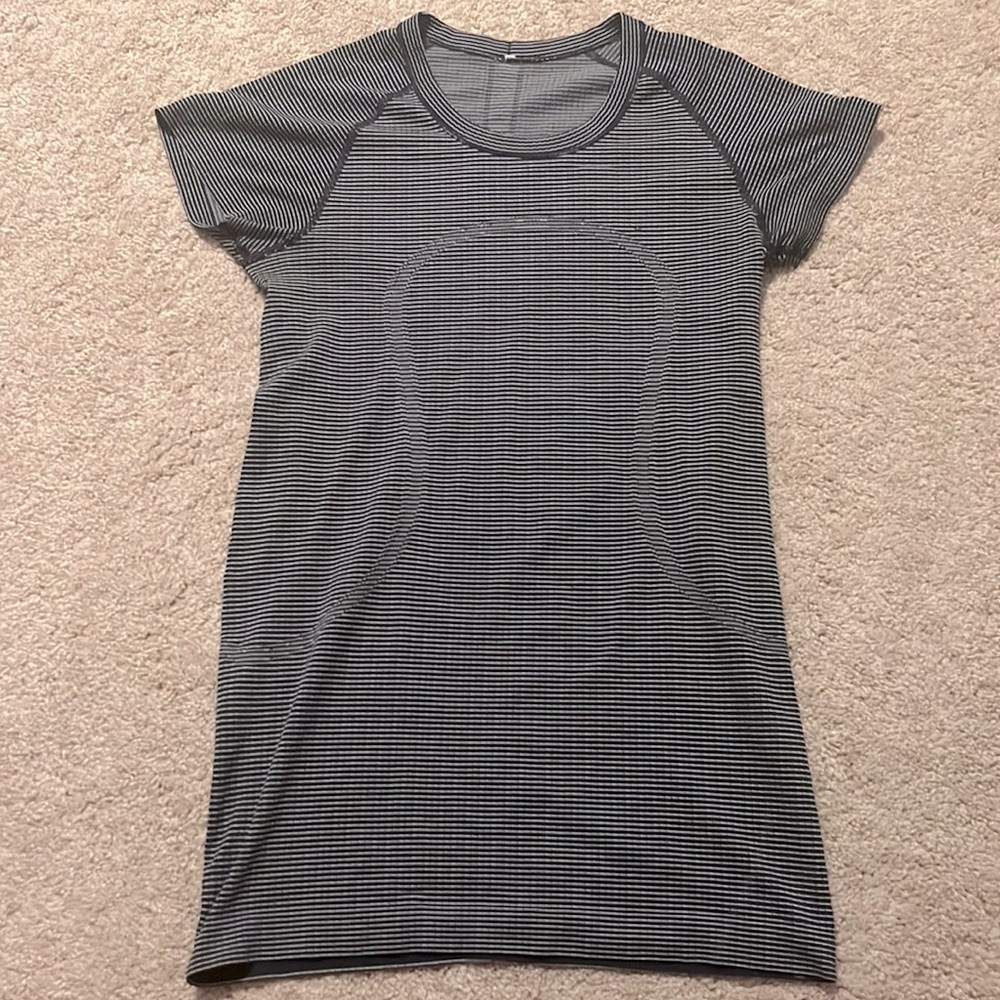 NAVY AND WHITE SWIFTLY TECH SHORT SLEEVE